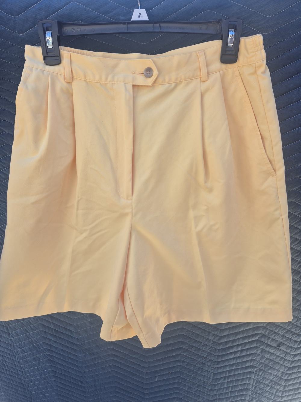 Vtg Women's Yellow Pleated High-Rise Shorts